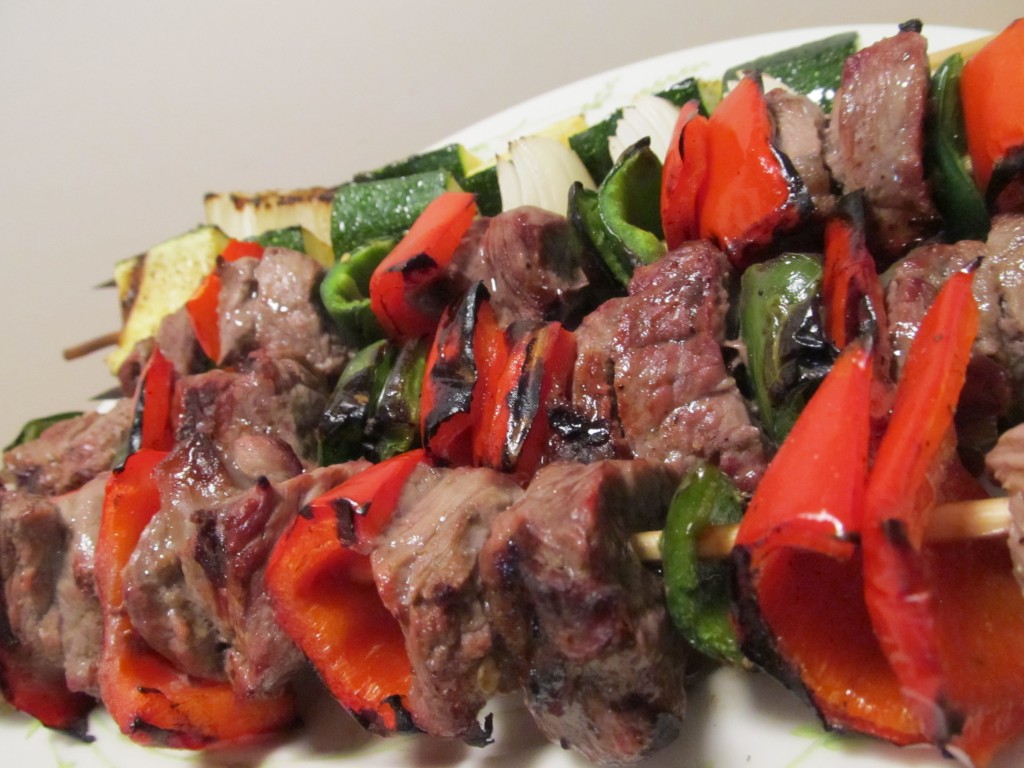 Jalapeno Beef Kabobs with Roasted Garlic Aioli - BarbequeLovers.com